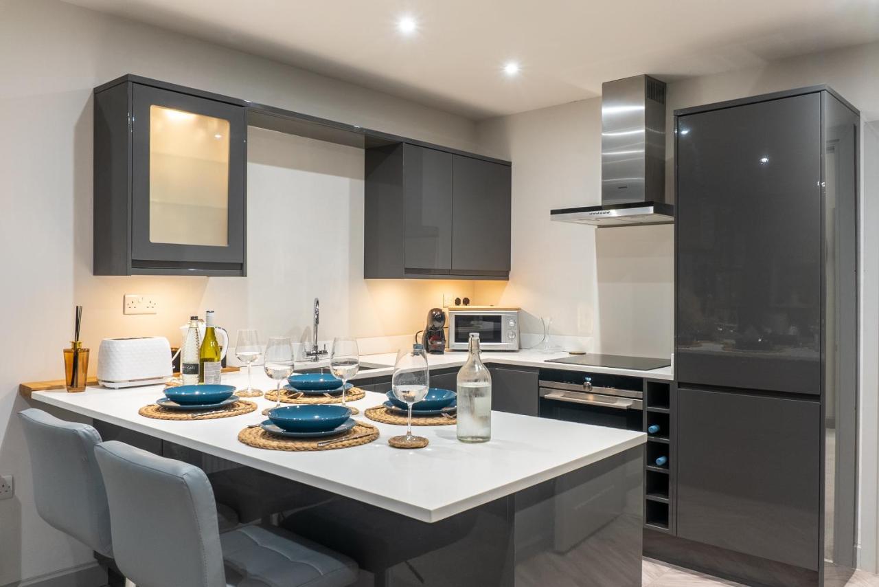 Spring Mount Huge Luxury Full Apartment- Harrogate Centre-Two Extremely Comfy Kingsize Bedrooms-Fully Equipped Modern Kitchen-Cosy Living Room With Huge Tv エクステリア 写真