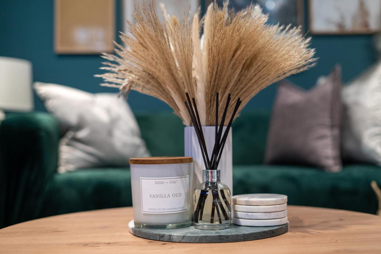 Spring Mount Huge Luxury Full Apartment- Harrogate Centre-Two Extremely Comfy Kingsize Bedrooms-Fully Equipped Modern Kitchen-Cosy Living Room With Huge Tv エクステリア 写真