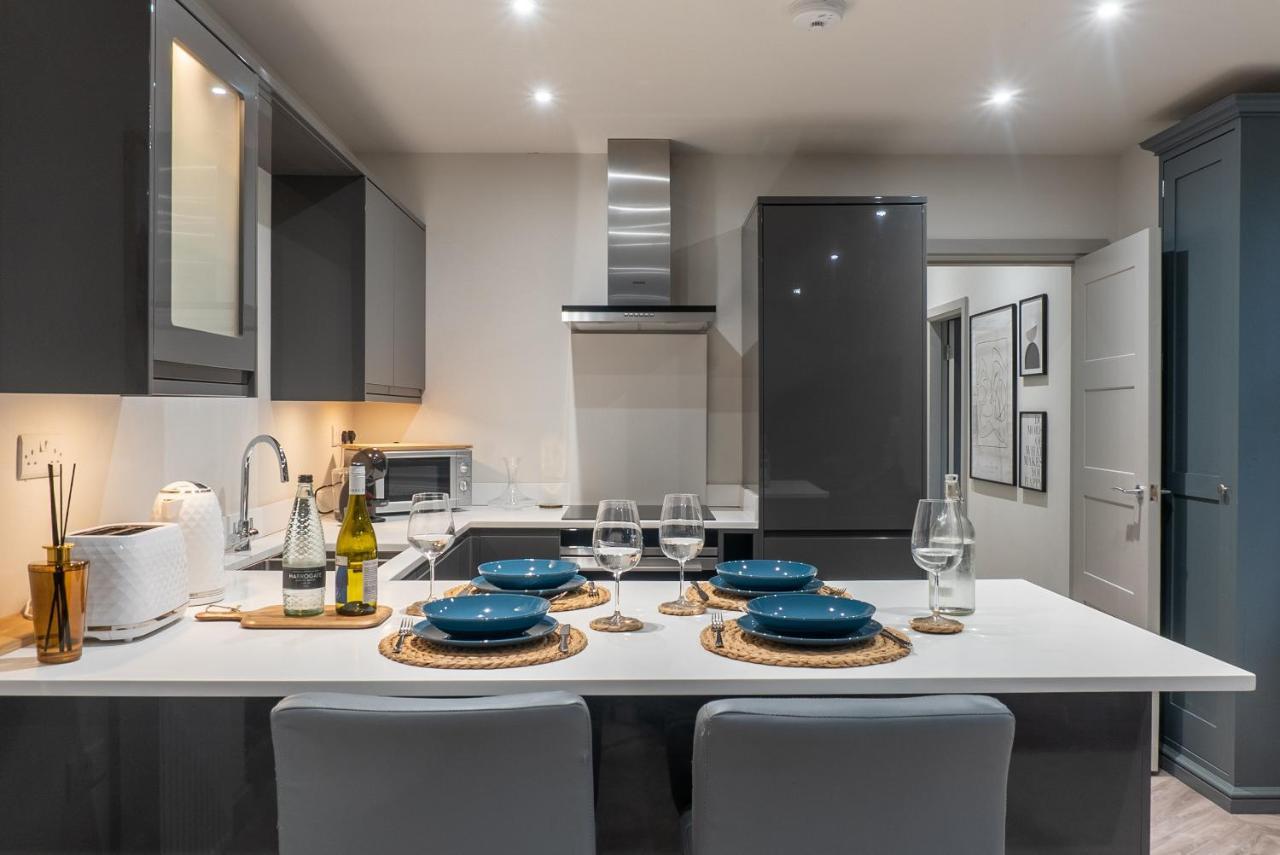 Spring Mount Huge Luxury Full Apartment- Harrogate Centre-Two Extremely Comfy Kingsize Bedrooms-Fully Equipped Modern Kitchen-Cosy Living Room With Huge Tv エクステリア 写真