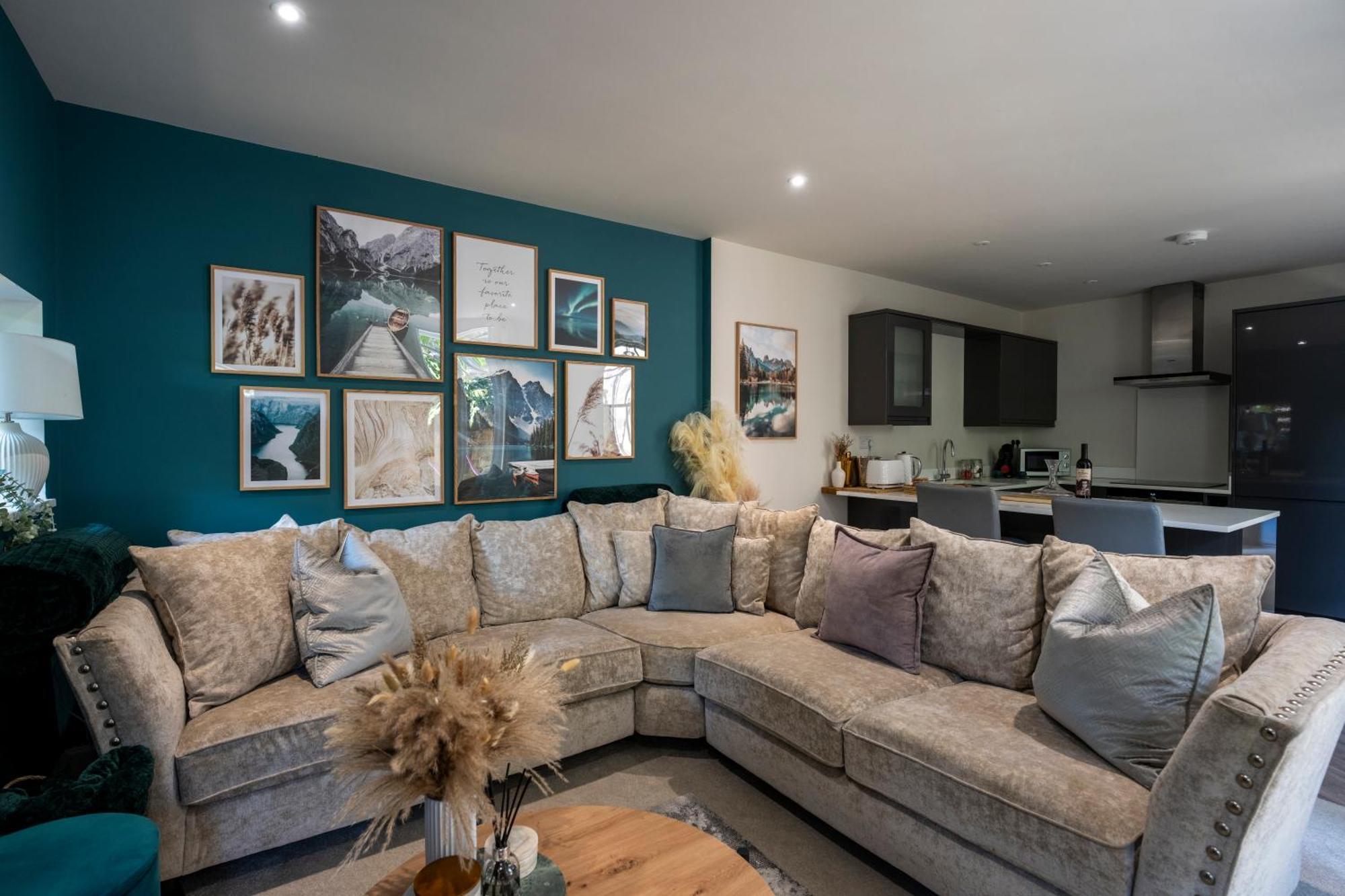 Spring Mount Huge Luxury Full Apartment- Harrogate Centre-Two Extremely Comfy Kingsize Bedrooms-Fully Equipped Modern Kitchen-Cosy Living Room With Huge Tv エクステリア 写真